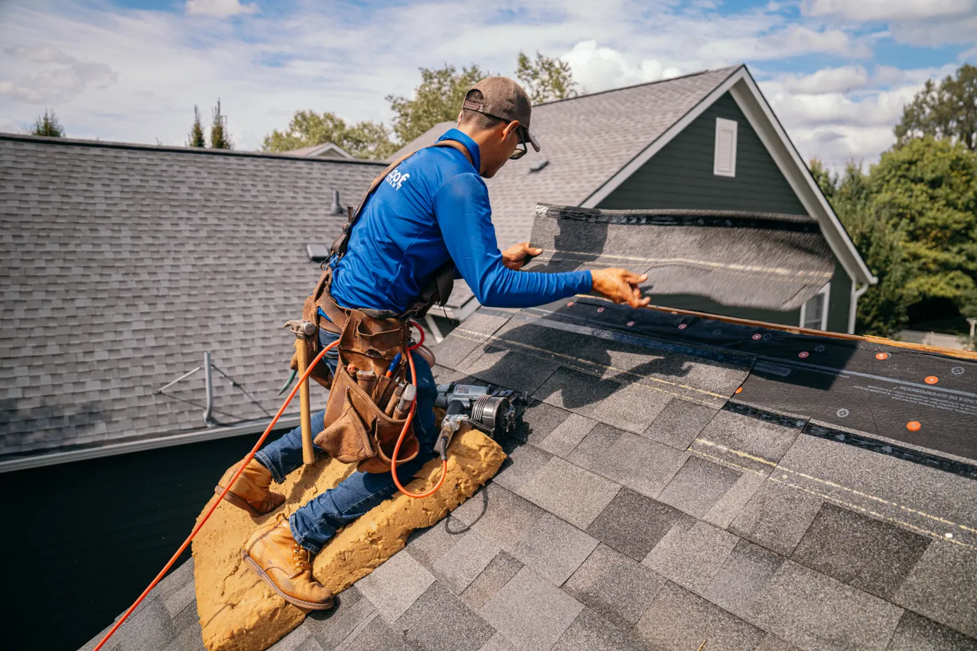 Manufacturer-certified roof installation in Straughn